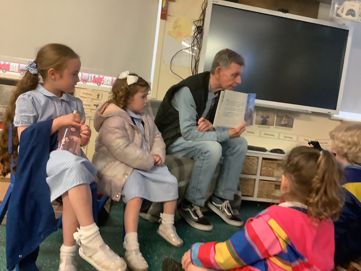 oli_nursery's tweet photo. We were so lucky to be joined by not only one but two Secret Readers, today! The children were engrossed in each of their stories. A reminder that any grown up linked to Nursery can all be Secret Readers @oli_nursery @oli_primary @DeputyOLI @csergeant3 #olipreading #olipenglish https://t.co/m26DXnyA2V