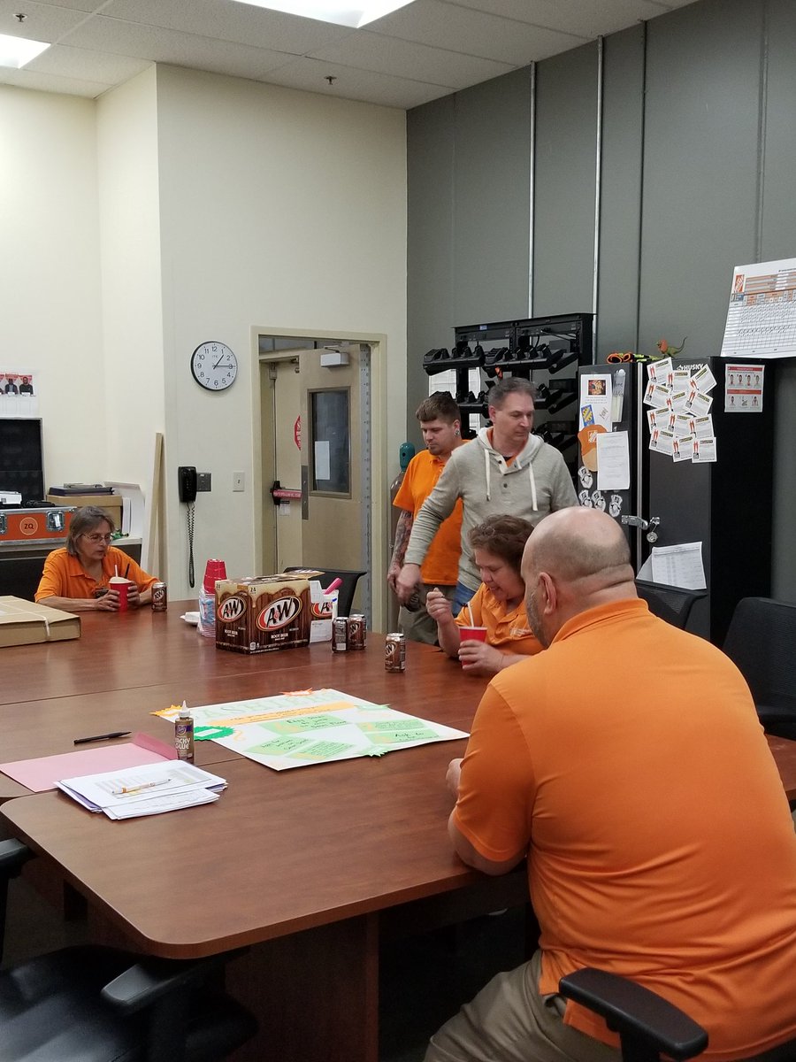 juliewolfe3859's tweet photo. Connie on our Met team has an Anniversary today 34 years. Congrats Connie.  Celebrating with rootbeer floats
@HDKristofer @MeganTorresD305 @Dent_2Lindsay @Stephan6833572 https://t.co/DHqOyjA7Gd