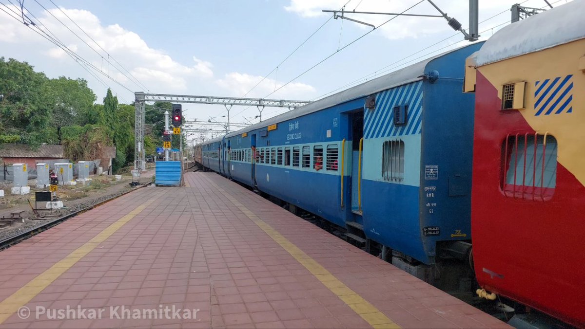 i_m_pushkar5's tweet photo. 1st run of Solapur - Hyderabad Special Express
https://t.co/E8YfDSNLQT

 @DrmSolapur @drmhyb @GM_CRly @SCRailwayIndia https://t.co/TJ9EnexJmf
