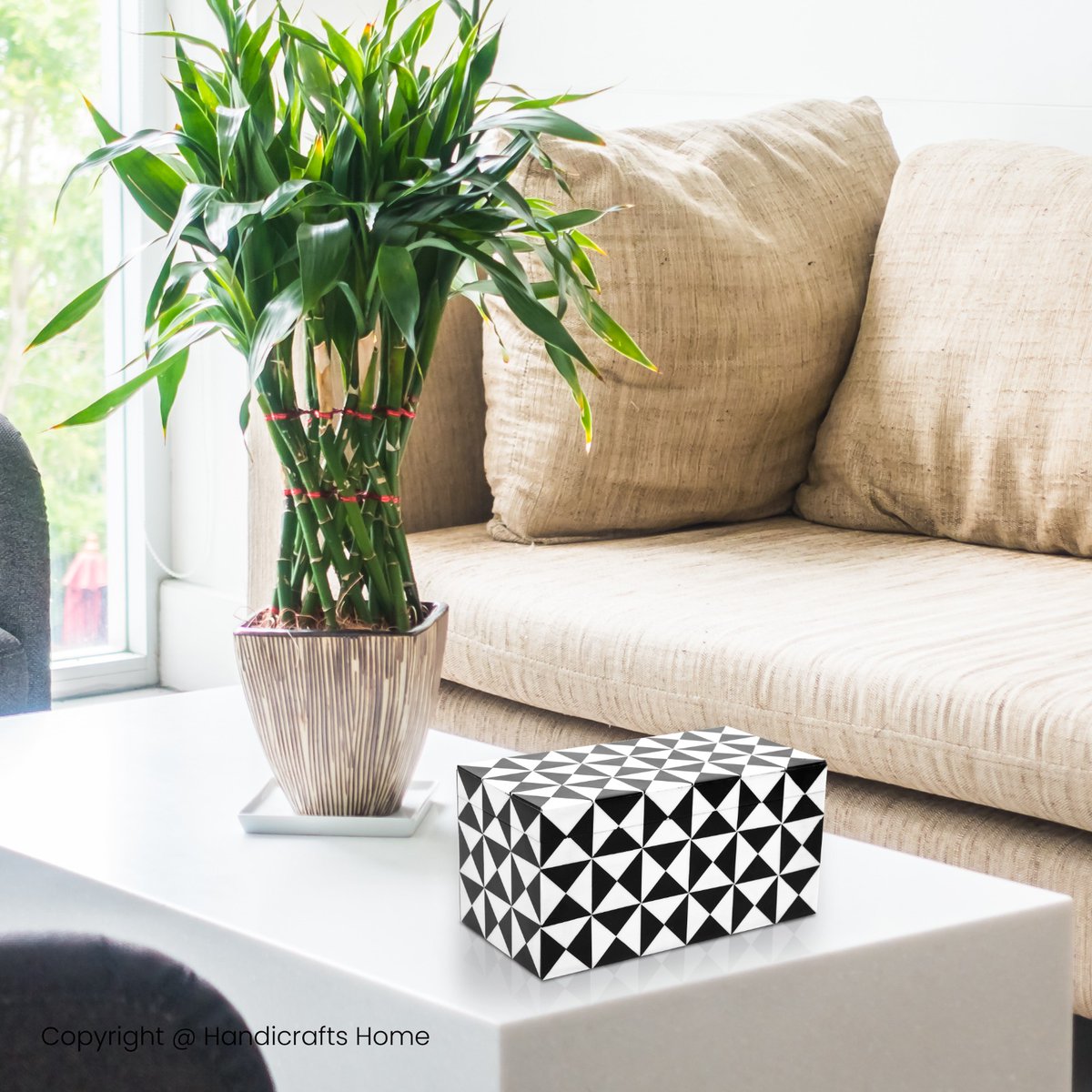 HandicraftsHom's tweet image. Black &amp;amp; White Triangle Art Collection Decorative Box!

This stunning piece features a bold black and white triangle design, making it the perfect addition to any modern home.
#handicraftshome #decorativebox #homedecor #triangleartcollection #blackandwhitedesign #modernhome