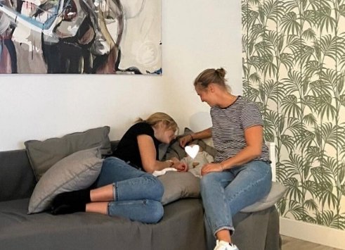 les_mels's tweet image. Alors que #Sebastien et #Karine de l'#ADP viennent de rompre : elles deviennent mamans ! ❤ 

Puisque la sportive @pauline_drl révèle que sa compagne @LacroixTyphaine a mit au monde leur premier enfant. 

Il s'agit d'une petite fille prénommé Ava 😊