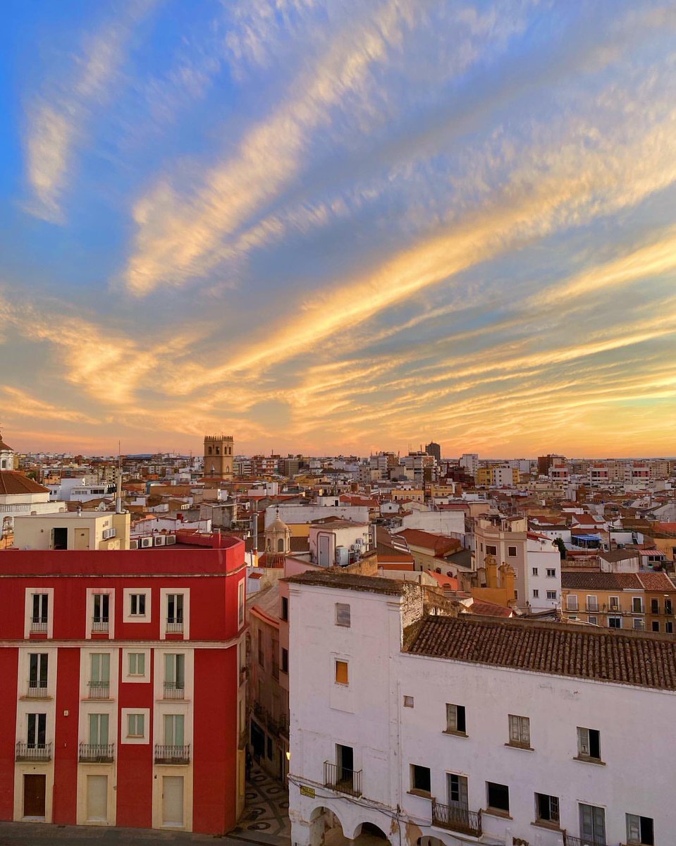 Los mejores atardeceres los tenemos en Badajoz, tengo muchas pruebas y muy pocas dudas. 🧵🪡