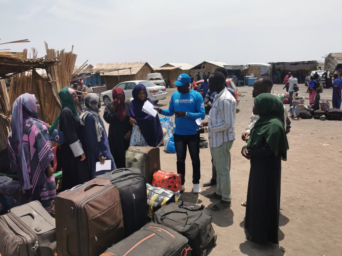 📍Update from #SouthSudan-#Sudan border

South Sudanese returnees are continuing to arrive, fleeing #SudanConflict. UNHCR is at border, monitoring &amp; supporting the vulnerable. Services limited—urgent needs for water, food &amp; basic items. Priority is to help arrivals move onward.