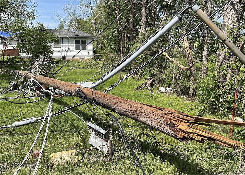 Connect_CEC's tweet photo. Shout out to our Power Delivery team for their hard work providing storm assessment alongside OG&E during the outages in Shawnee, Oklahoma. Thank you for your dedication to serve, support, and Get Stuff Built Right!
#GetStuffBuiltRight #GSBR #StormAssessment #ShawneeOK https://t.co/G901oKuzG0