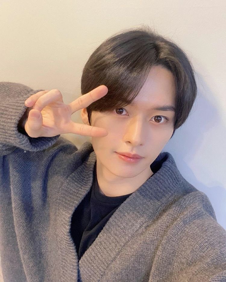 jeksoul's tweet image. #minsung sns au в котором минхо любит свою работу баристой, а джисон очень бесячий посетитель