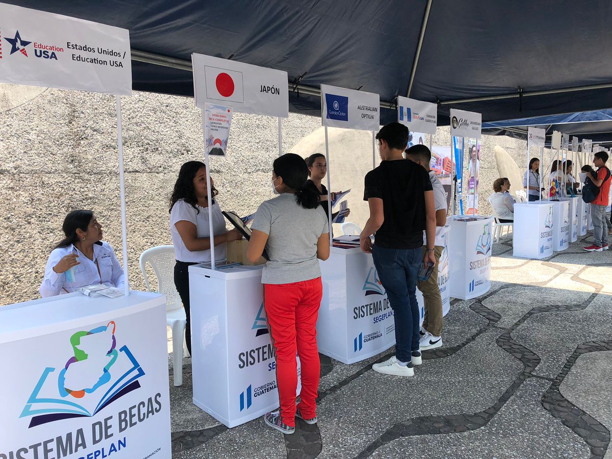 AGN_noticias's tweet photo. #ExpoBecasGT | Las becas están destinadas a a jóvenes y adultos que busquen estudiar en el extranjero.
Estarán disponible del 24 al 30 de abril en el Centro Cultural Miguel Ángel Asturias (@CCMAA_oficial)
📸: @Veylin_AGN https://t.co/JxyjE79DHe