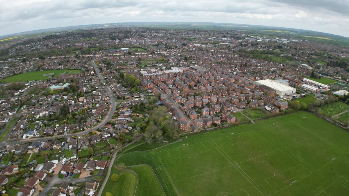 SmithyHDV's tweet photo. Aerial picture of the town I live in. #DJI #minipro3 #dronephotography #MarketHarborough https://t.co/D5HU3dTP1o