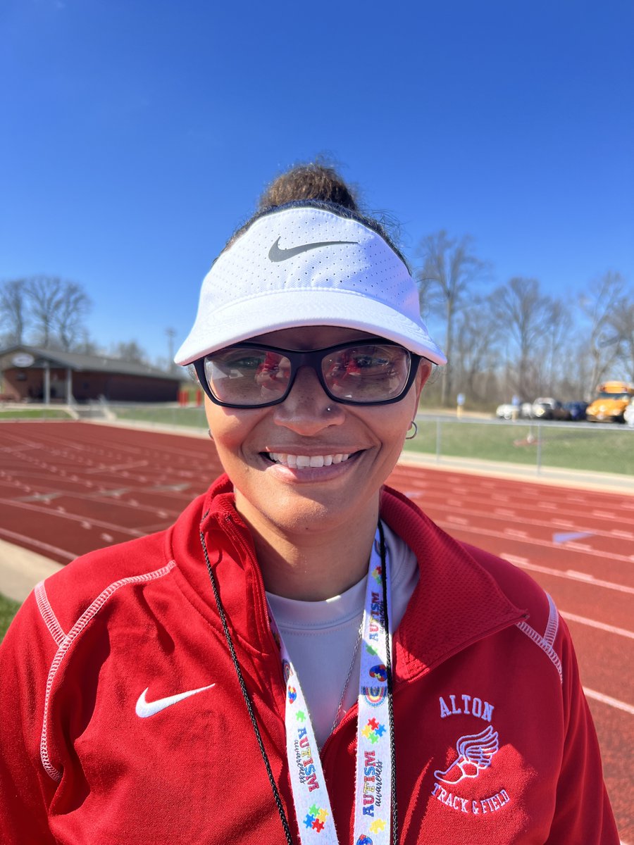 AltonAthletics's tweet photo. Would like to Hi-Light our Head Girl's Track Coach Chelsea Anderson. Coach Anderson is in her 1st year in ATown after being at AMS. She has brought a work ethic &amp; innovation to our program that has pushed our girls to new levels. Thanks for all you do! #WEAREATOWN @AHS_Redbirds https://t.co/oyoHwOHFDE