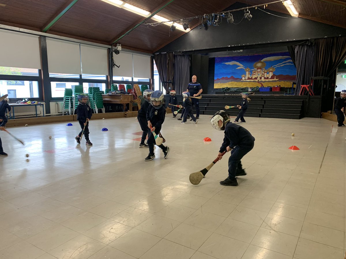 aivalikli_ms's tweet photo. Thanks Coach Steve for a great hurling lesson today. We loved wearing our helmets @followstannes @ShankillGaa https://t.co/4Tu5KbKE5b