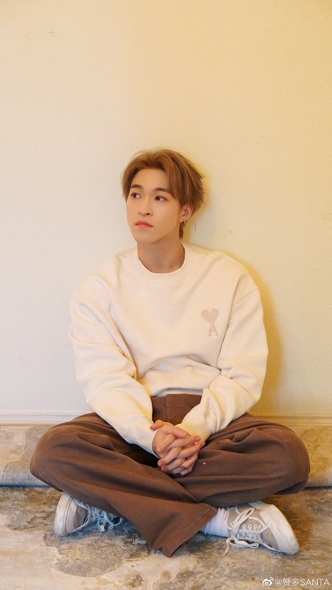 SantaCNFC's tweet photo. The same wear as last year🫢
Romantic SANTA 🥺
@santa_zanduo
(Id has been changed!
#HappyGraduationSanta
#SANTAxGreatdancecrew2
#GreatDanceCrewS2
#SANTA #赞多 https://t.co/zGWEUQRF1J