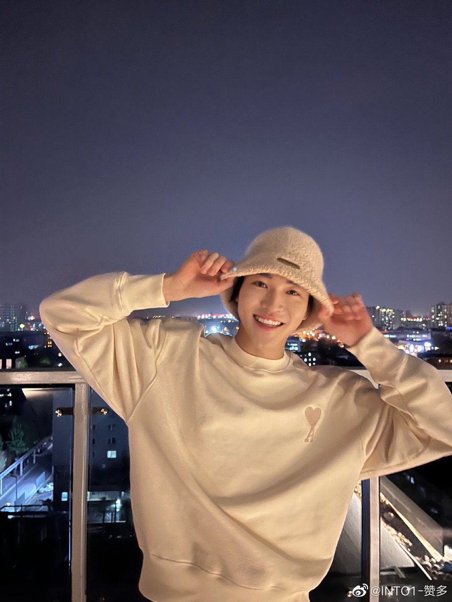 SantaCNFC's tweet photo. The same wear as last year🫢
Romantic SANTA 🥺
@santa_zanduo
(Id has been changed!
#HappyGraduationSanta
#SANTAxGreatdancecrew2
#GreatDanceCrewS2
#SANTA #赞多 https://t.co/zGWEUQRF1J