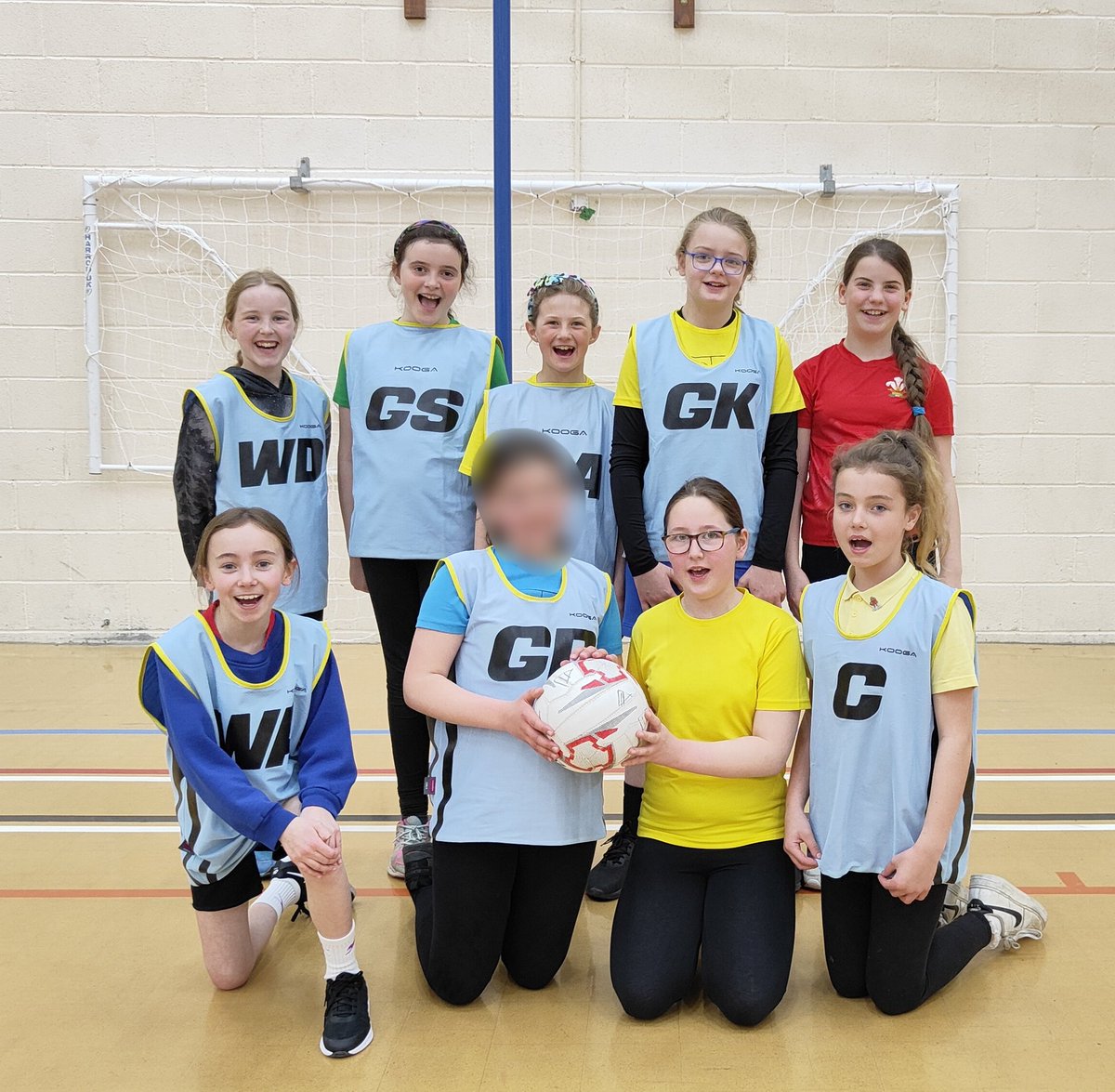 Ysgol y Ddwylan (@yddwylan) on Twitter photo Llongyfarchiadau mawr i'r merched isod am gynrychioli'r ysgol yn nhwrnament Pรชl-rwyd yr <a href="/UrddCeredigion/">Urdd Ceredigion</a> heddiw. Gwaith tรฎm ar eu orau.
Congratulations to the girls below on representing the school at today's Urdd Netball tournament today. Teamwork at it's best. Llongyfarchiadau mawr i'r merched isod am gynrychioli'r ysgol yn nhwrnament Pรชl-rwyd yr <a href="/UrddCeredigion/">Urdd Ceredigion</a> heddiw. Gwaith tรฎm ar eu orau.
Congratulations to the girls below on representing the school at today's Urdd Netball tournament today. Teamwork at it's best.