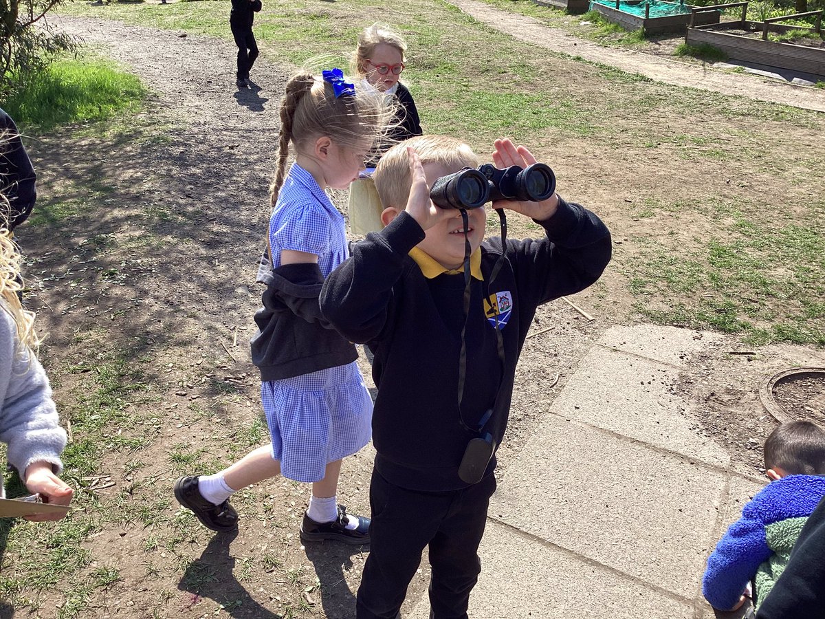 neilston_madras's tweet image. Friday was a super day for a spot of bird watching In Primary 1. The children used identification sheets to help them spot different types of birds in our school grounds. Great job, P1! #RSPBWildChallenge 🦜🪶🕊