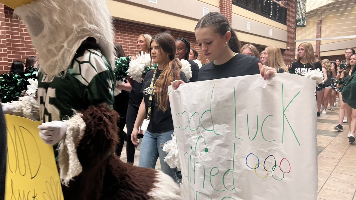 PHSCulinary's tweet photo. Love a send off!! Tennis, Vase, Unified Sports and Archery off to state!! #phsconnectandgrow @PHS_CTE @ProsperHS @UTexas35 https://t.co/j4p3Q2kaHy