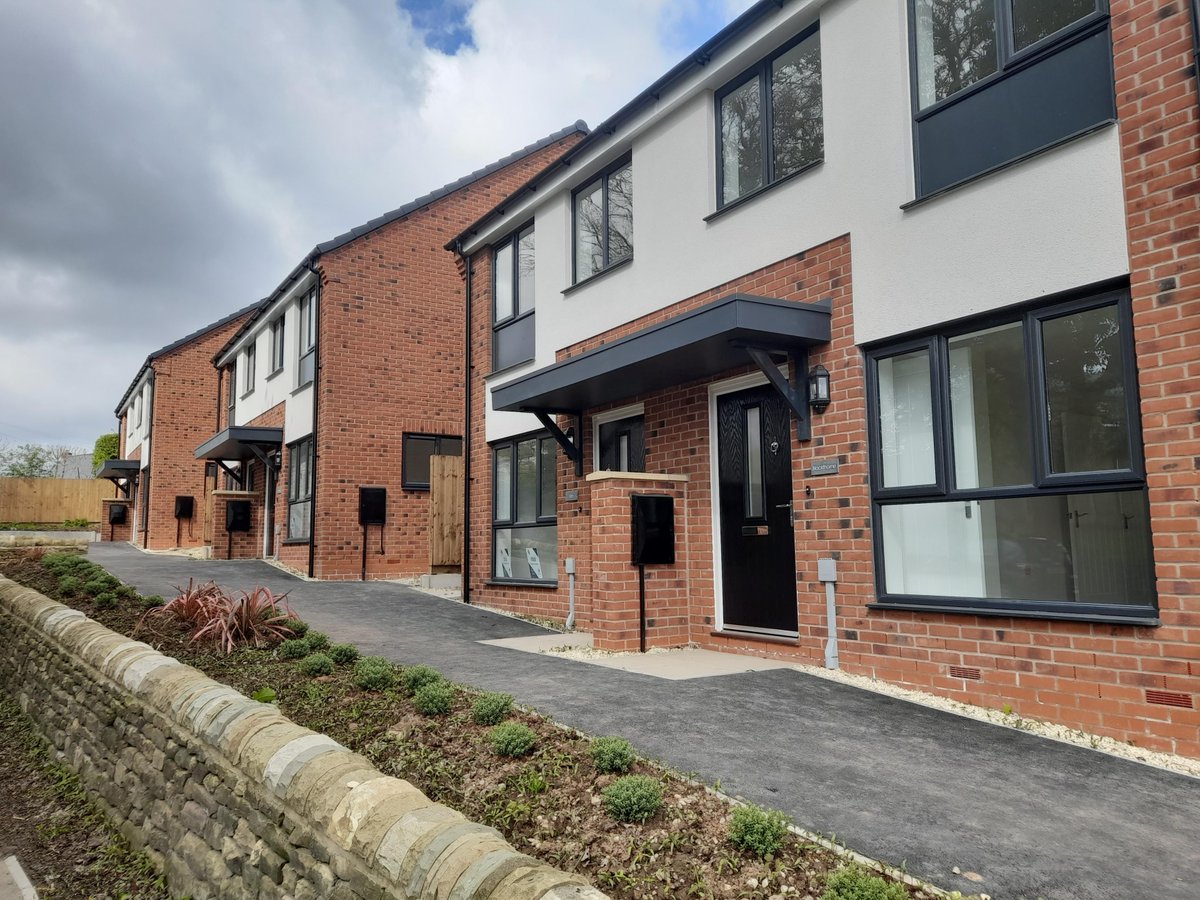 Final meeting today at <a href="/emhgroup/">emhgroup</a>'s 100% #AffordableHousing site in #Duckmanton. Working alongside <a href="/HomesEngland/">Homes England</a>, <a href="/nedDC/">North East Derbyshire District Council</a> and Modus Partnerships, we have delivered 26 new homes on the site of a former egg packing plant! 
A cracking job by ALL involved!👏🥚👏#MakingHomesHappen