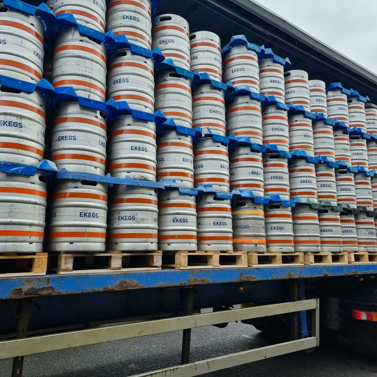SolutionsCider's tweet image. Big day for keg deliveries today!

If you choose #SCS as your contract packing partner, you can provide your own brand steel kegs, send your preferred rental kegs, or *utilise our #kegstar stock.

#contractpacking #kegging #baginabox #bottling #kegs

*kegstar account required