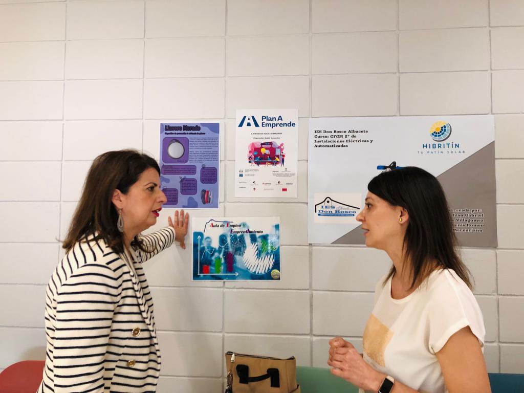 Avellanedal99's tweet photo. @IES_DONBOSCO_AB  nos invita a visitar su Aula de Emprendimiento, donde ya han generado dos proyectos finalistas en #PlanAEmprende del @AytoAlbacete, seguir motivando a los jóvenes a crear ideas innovadoras 💡 https://t.co/yH8s7Xb9UX
