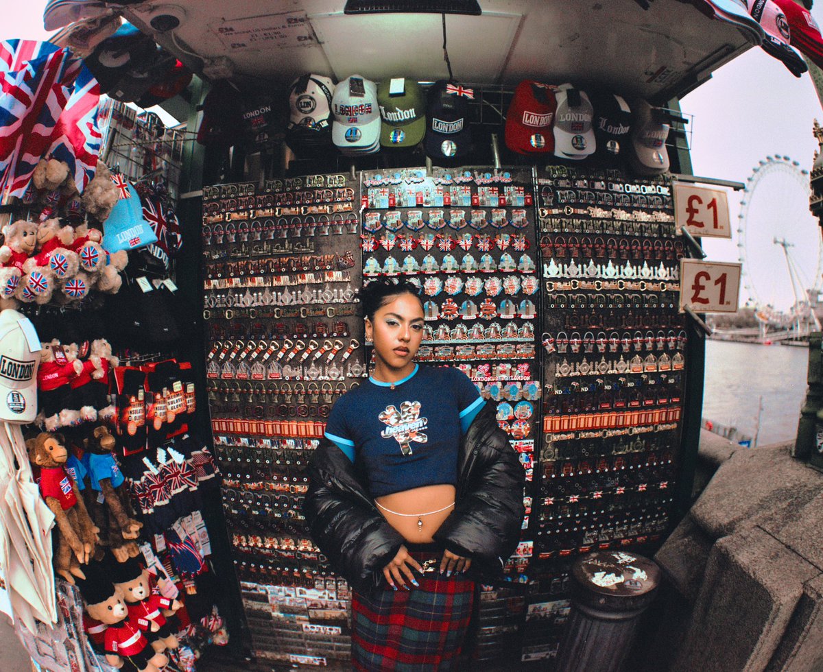 willbeach__'s tweet image. Playing tourist in my own city with the crazy talented Pania // photoshoot