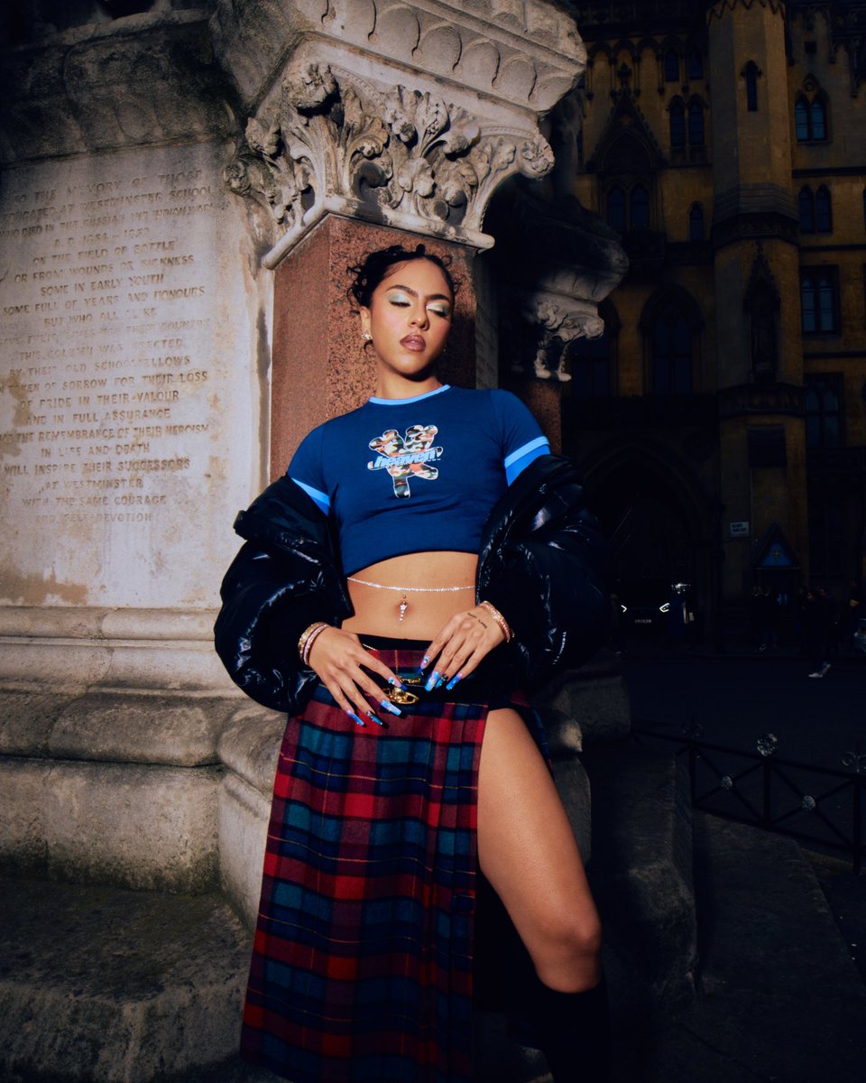 willbeach__'s tweet image. Playing tourist in my own city with the crazy talented Pania // photoshoot