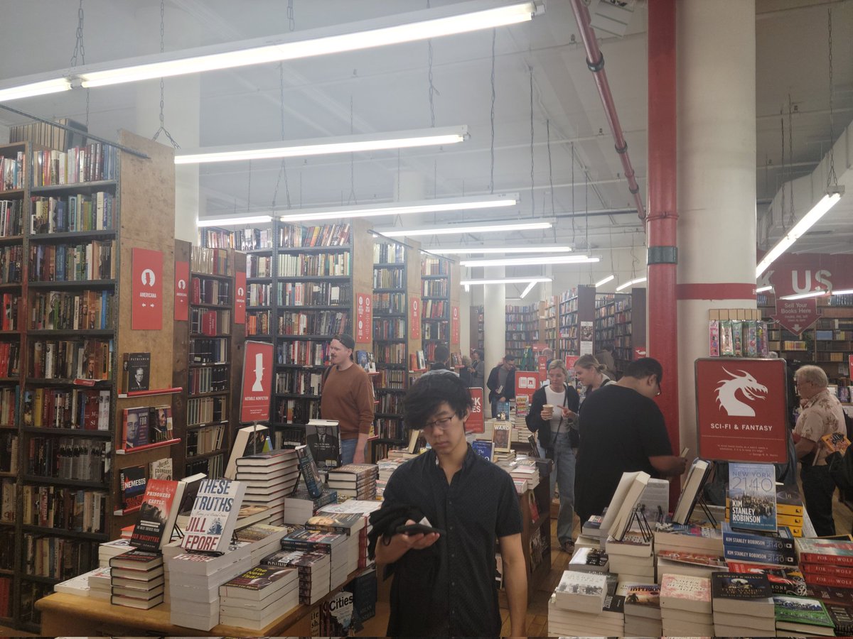 drunken_library's tweet photo. 4/23/23
Oops, found a bookstore. 
#TDLAttendstheTale #SweeneyTodd #AttendtheTale #Broadway #NYC #TDLBroadway #SIX #Queendom #TheDrunkenLibrary #ReadResponsibly https://t.co/bXB3g5uD2E
