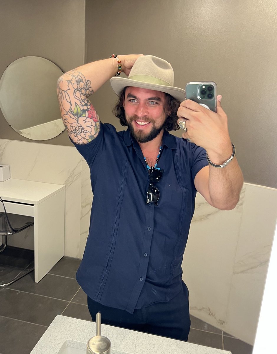 UnleashedLGBTQ's tweet image. Wishing everyone a great start to their week! #unleashedlgbtq #Mondaymorning