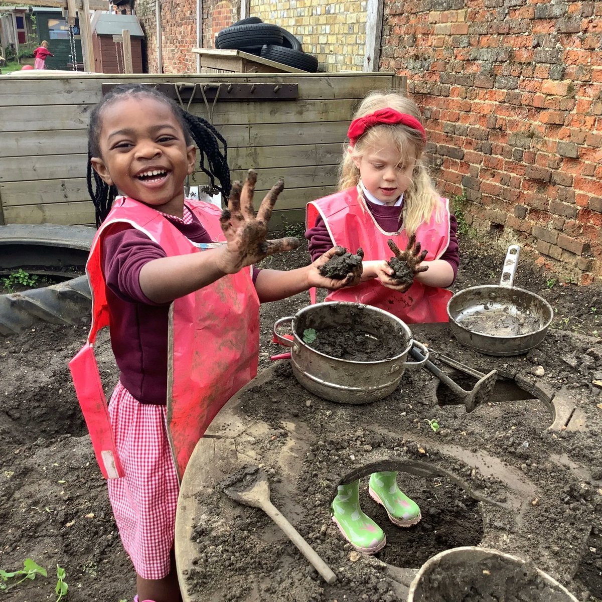 WestbrookHaySch's tweet photo. Our Nursery children have had a lovely time in the mud kitchen this morning! #GettingHandsDirty #MudKitchen #OutdoorPlay #MessyPlay https://t.co/YhEGP7Vler