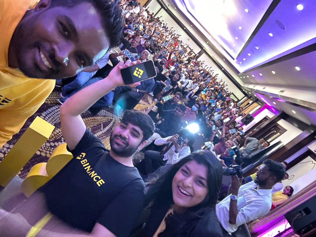 We had a full house at our recent #Binance meetup in Kandy 🇱🇰

Can you guess how many attendees are in this selfie?