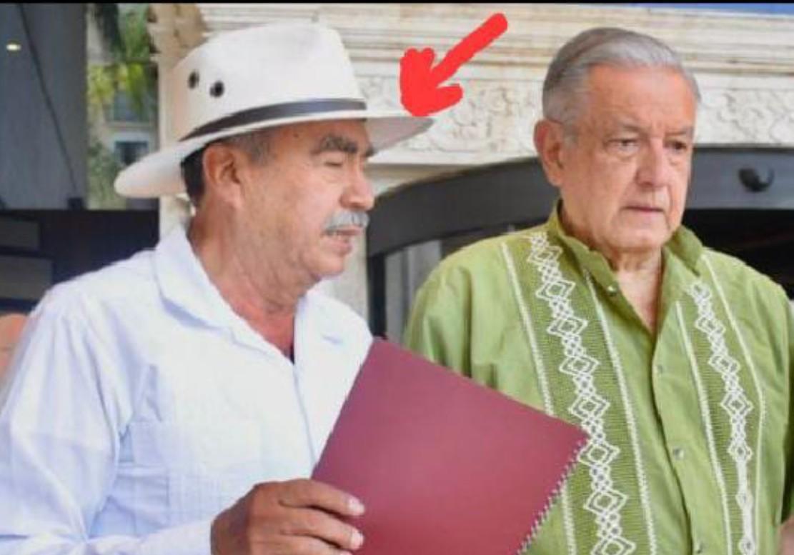 Por si existiera alguna duda de la complicidad de López Ladrador con el cártel de Sinaloa, se filtró la foto de hace pocos días acompañado del abogado de los Guzmán. El narco-estado ya es innegable.
