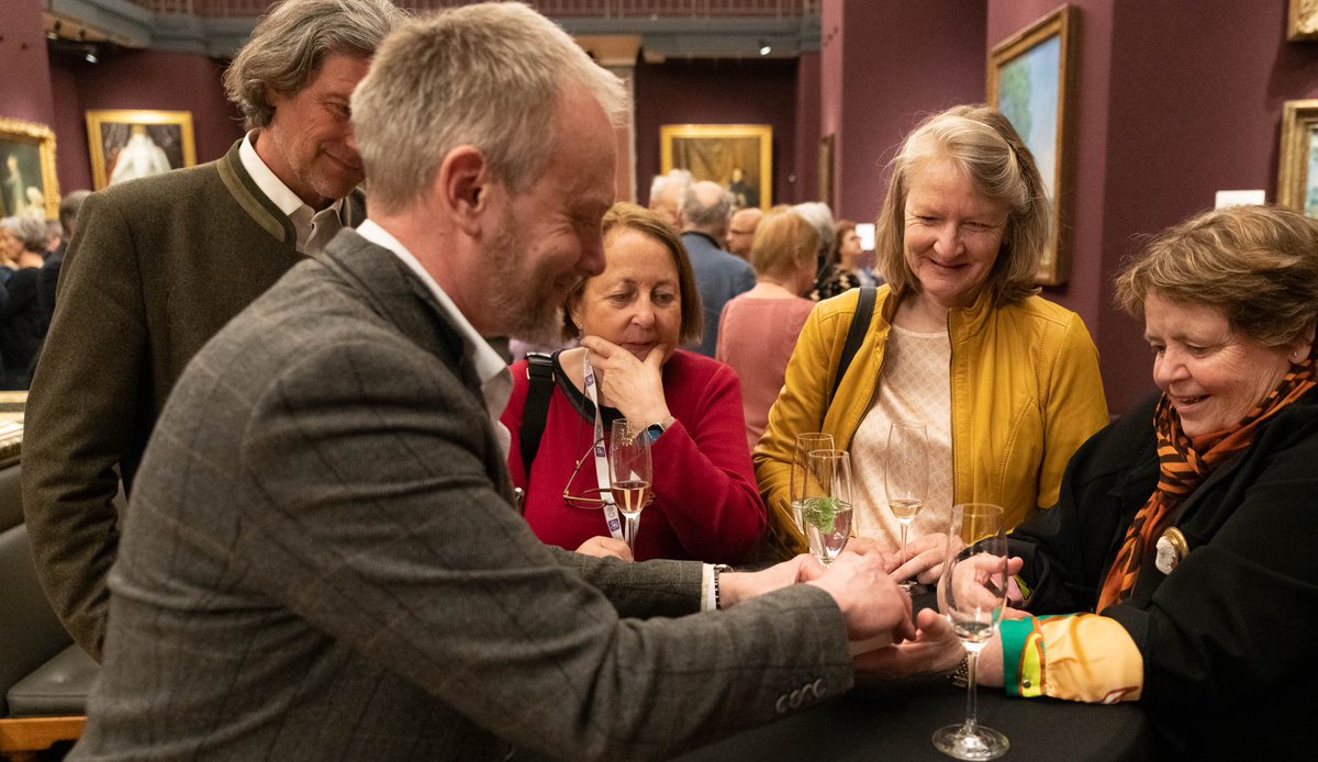 Magician Simon Alexander tweet media