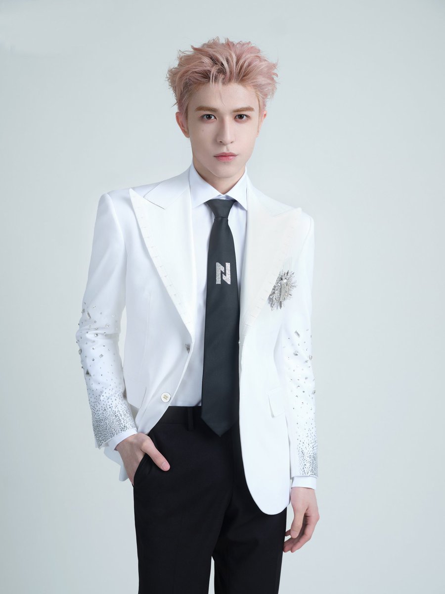 Ari_pim's tweet image. นับตั้งแต่วันที่เริ่มเป็นเด็กฝึกเดบิวท์และจบการศึกษาจากINTO1เวลาผ่านไปเร็วมากเลย มะมิ๊ภูมิใจในตัวแพททุกวัน🥹 ขอให้เส้นทางที่น้องเลือกเดินต่อจากนี้ราบรื่นคับ ปลาดาวคนนี้จะคอยดันหลังน้องแพทต่อไป แล้วเจอกันในคอนโซโล่/มีตของมุมุน้า🩷👍🏻

PATRICK LET'S SOLO 
#INTO1PatrickFarewell