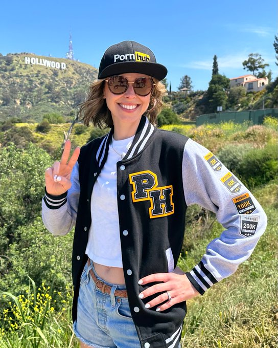 Back to reality in Toronto today, but thank you @Pornhub for a fantastic time in LA! The awards were<a href="/tag/theoffice"class="tags"><span>#theoffice</span></a><a href="/tag/thatswhatshesaid"class="tags"><span>#thatswhatshesaid</span></a>