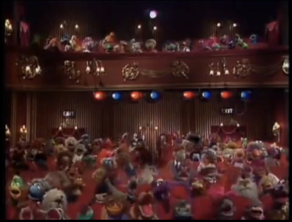 CapeFloy's tweet image. More of Davis Robert Jones denna Bowie. 
#comic #journalismjobs #dogcommands 
Live in NYC: blends in with ushers