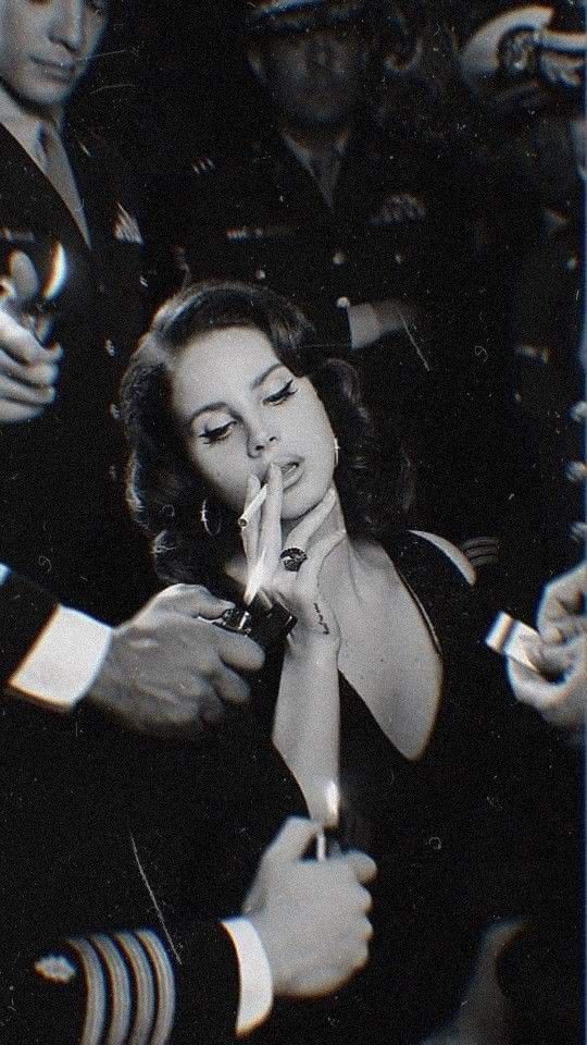 vodolija26's tweet image. Jedine dve žene koje izgledaju dobro sa cigarom 🐈‍⬛