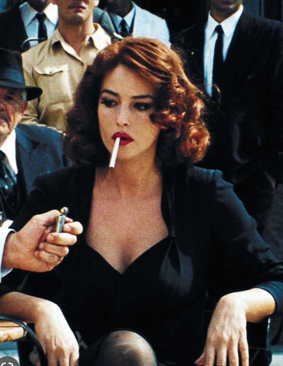 vodolija26's tweet image. Jedine dve žene koje izgledaju dobro sa cigarom 🐈‍⬛