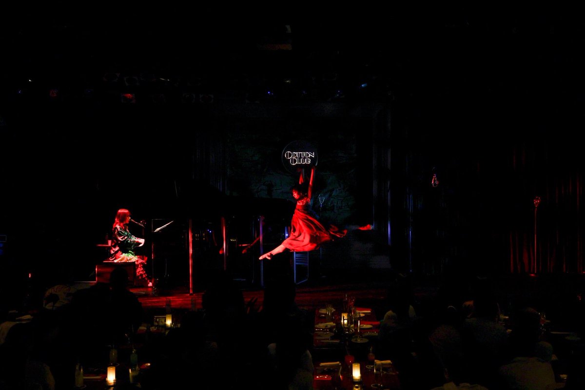 envision_stage's tweet photo. #ヒグチアイ× #いのまいこ 
Song＆Dance Live
『karamariai』

無事終演いたしました！
ご来場くださったお客様、@cottonclubjapan の皆さまをはじめ、お力添えくださった全ての皆さまに心より感謝申し上げます。

照明: 本田純也 / 写真撮影:和知明 
@HiguchiAi @maaaaychan 
#karamariai https://t.co/kAPq4FP0KO