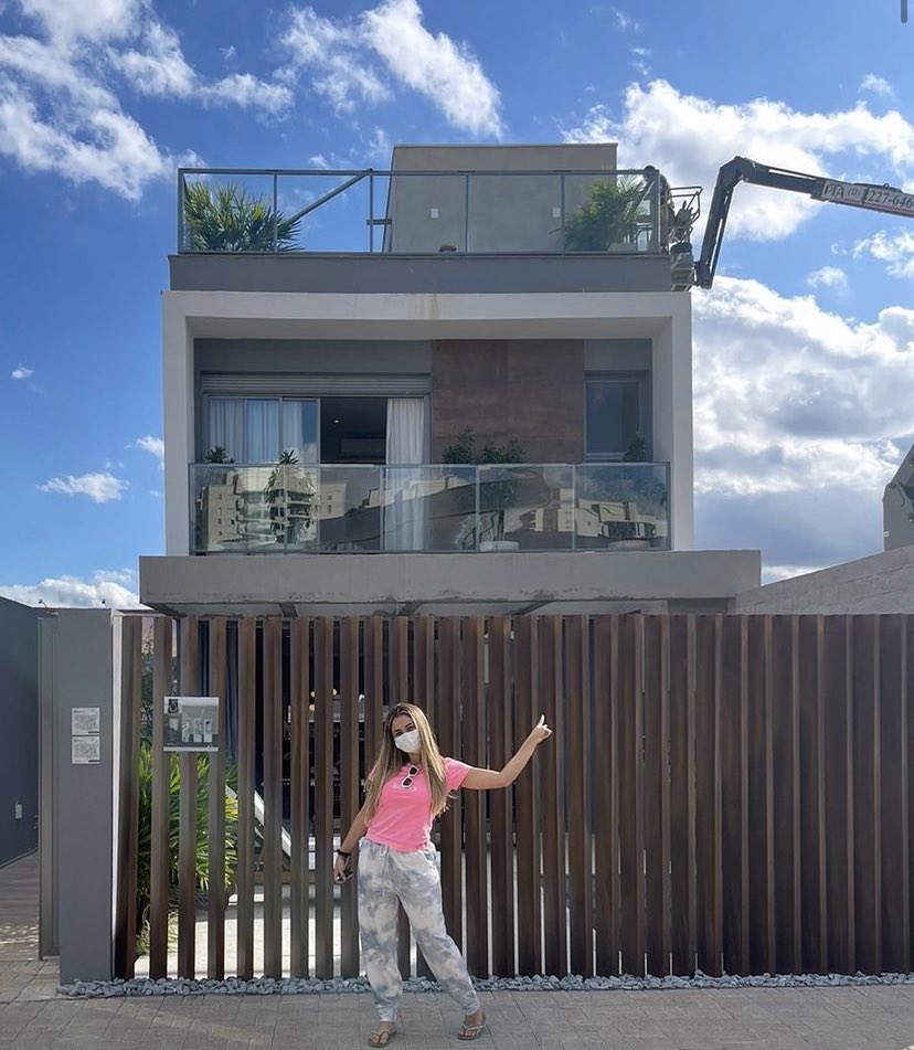 choquei's tweet photo. 🚨VEJA: Após polêmicas envolvendo antiga mansão, Lexa posta casa que comprou recentemente. https://t.co/eVTzrEYi5G