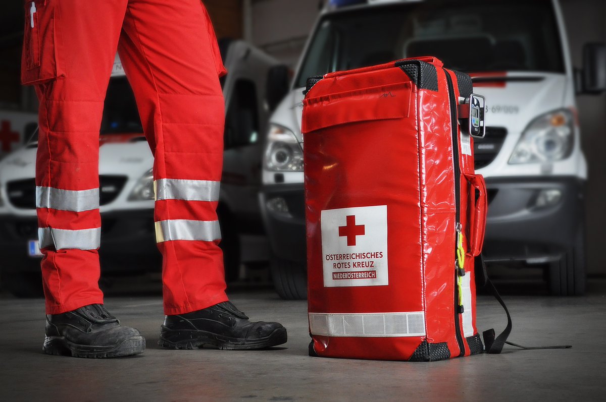 SOMMERAUSHILFE GESUCHT 🚑😎

Du suchst nach einer sinnvollen Aufgabe für deinen Sommer? Unterstütze uns jetzt, als Rettungssanitäter:Innen und hilf mit Leben zu retten!

#ausliebezummenschen #roteskreuztulln #ehrensache  #roteskreuz  #sommer #jobs