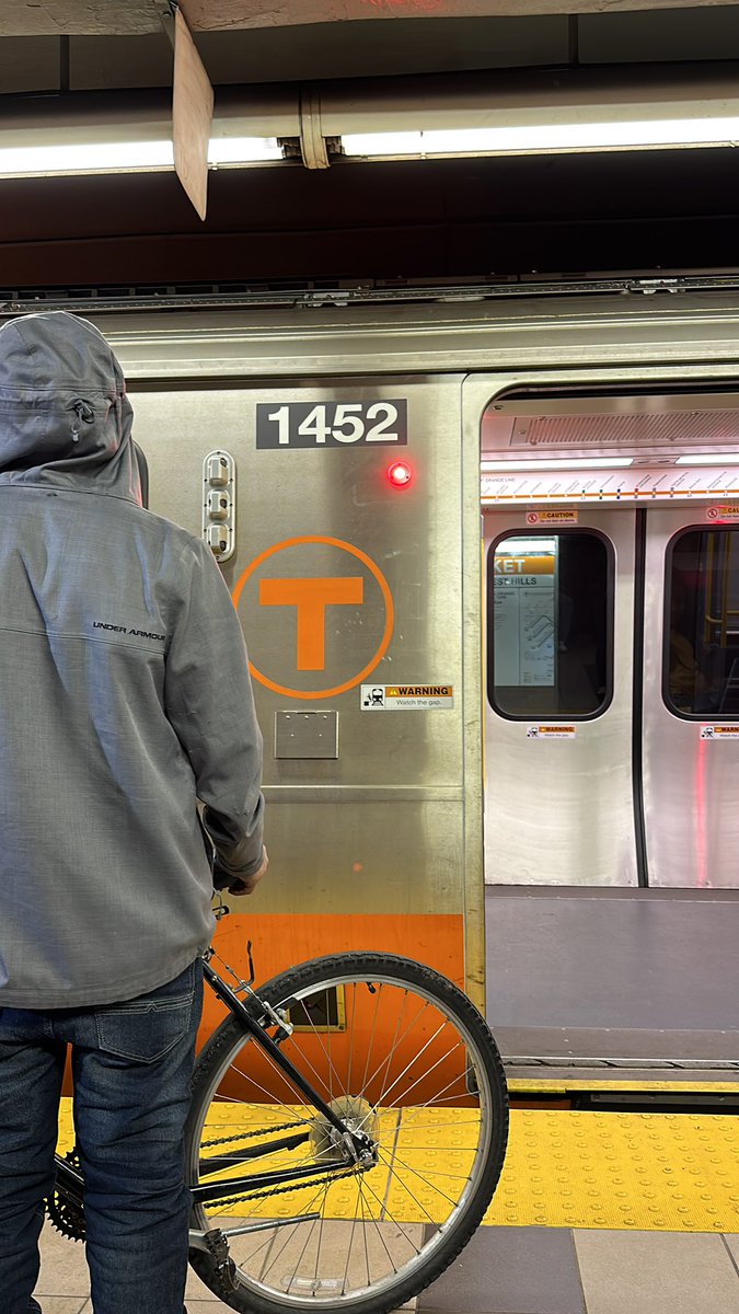 You’d think that leaving Dorchester before 8:30am you’d be able to make it to Charlestown for a 10:00am meeting. You’d be dead wrong if you were taking the <a href="/MBTA/">MBTA</a> today. In fact, you’d still be standing on the orange line in Haymarket station still. #boston