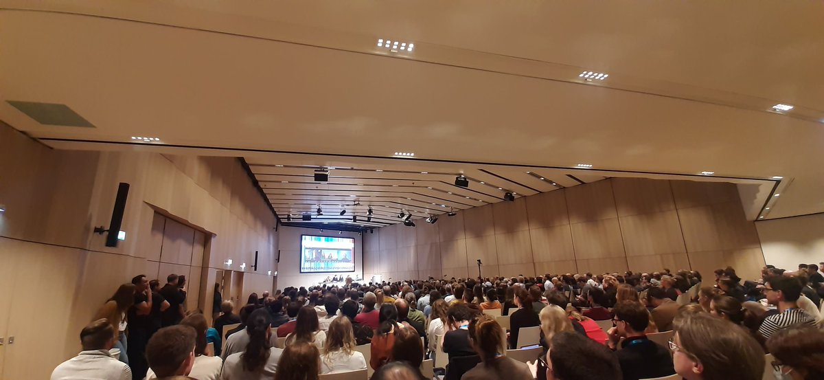 Packed discussion panel on #climate change and sleepwalking into the #inferno Seeing so many concerned #scientist should be a #wakeup call #EGU23 #ClimateEmergency