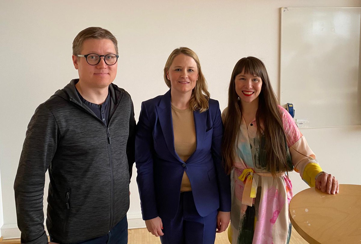 Kevään viimeisiä luentoja! 
Hieno päivä Responsible Management and Leadership-kurssilla. Johtamiskokemuksiaan jakoivat toimitusjohtajat <a href="/ViljaLaaksonen/">Vilja Laaksonen</a> <a href="/aavabang/">Aava & Bang</a> ja <a href="/NBForumHQ/">Nordic Business Forum</a> perustaja <a href="/HansPeterSiefen/">Hans-Peter Siefen</a>. 
Kiitos innostavasta vierailusta! #johtaminen #vastuullisuus   #JSBEalumni