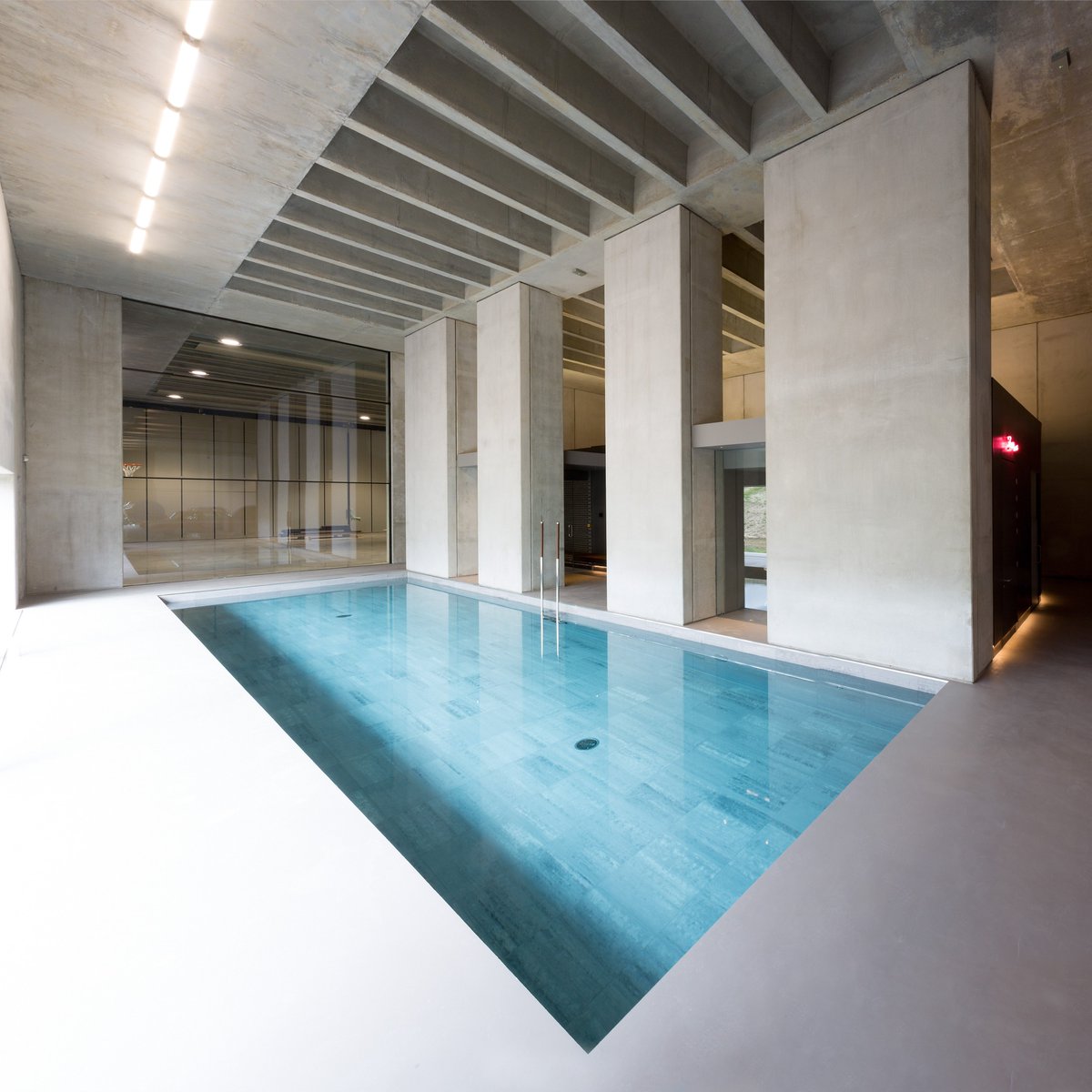 No matter the weather, it’s time for a swim!🏊‍♂️ Which indoor swimming pool is your favourite? #indoorswimmingpool #interiordesign #pools