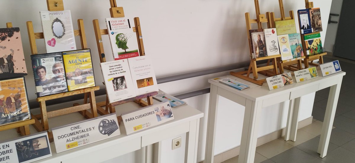 CRE_Alzheimer's tweet image. Comenzamos la semana del #DiaDelLibro2023 con la exposición de parte de la colección de la #biblioteca del @CRE_Alzheimer del @Imserso