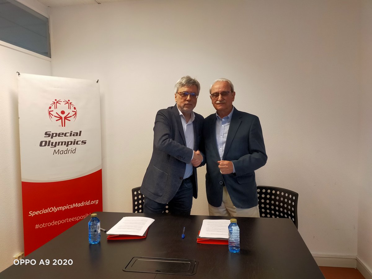 <a href="/JDamiann/">José Damián González 🇪🇸 🕷</a> , presidente de <a href="/prensadeportMAD/">APDM</a> , y Ángel Trejo, presidente de <a href="/SOMadrid_/">Special Olympics Madrid</a> , durante la firma del convenio de colaboración que une a las dos entidades en el desarrollo la integración de las personas con discapacidad intelectual a través del deporte