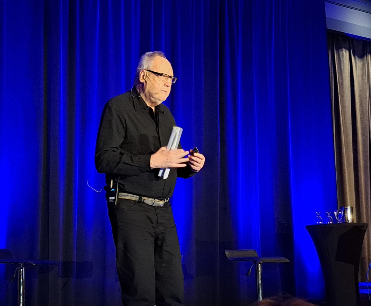 Une partie de notre équipe participe au congrès de l'<a href="/AQPDE1/">AQPDE</a>! La conférence d'ouverture de <a href="/MichaelFullan1/">Michael Fullan</a> s'achève, quelle belle source d'inspiration! Un article suivra dans les prochains jours!