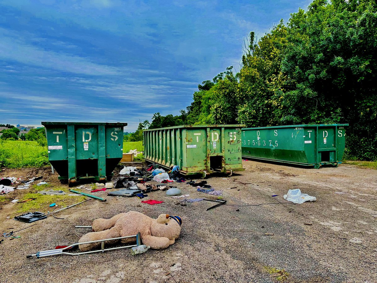 fidsullivan's tweet image. i fell in love with a dead boy