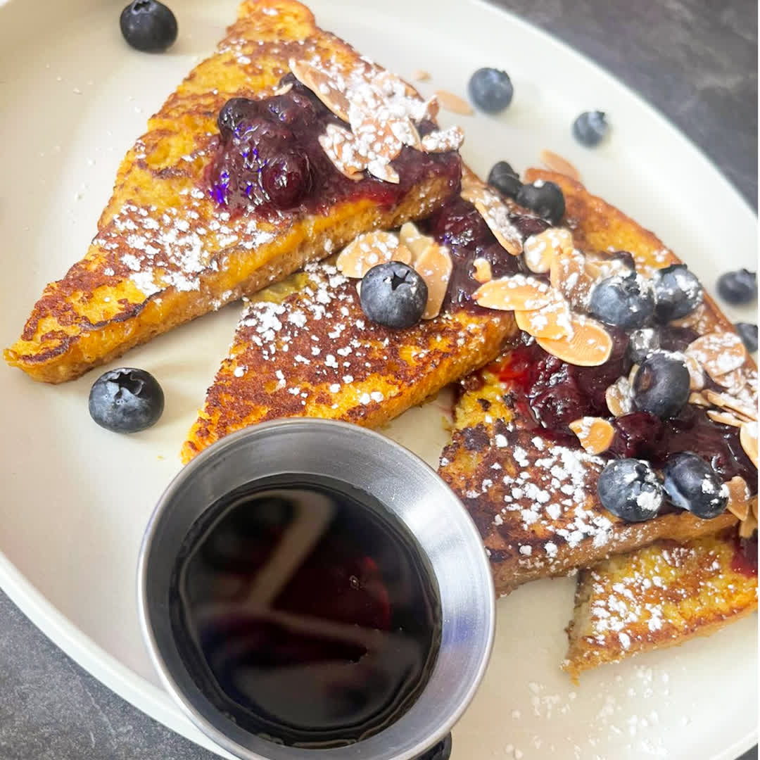 Sometimes, the simplest breakfast dishes are the most satisfying 

🍽golden French toast

#frenchtoast
#meatlessmonday 
#veganapproved
#frenchtoastobsessed
#frenchtoastlove