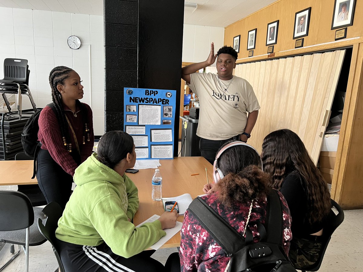 mbcorres's tweet photo. Lauren making a connection with today’s social media and what the BPP newspaper did for the community in the 60s ✊🏽 @BoganBengal79 #CivilRightsMovement #BlackPowerMovement https://t.co/iogIoyIrra