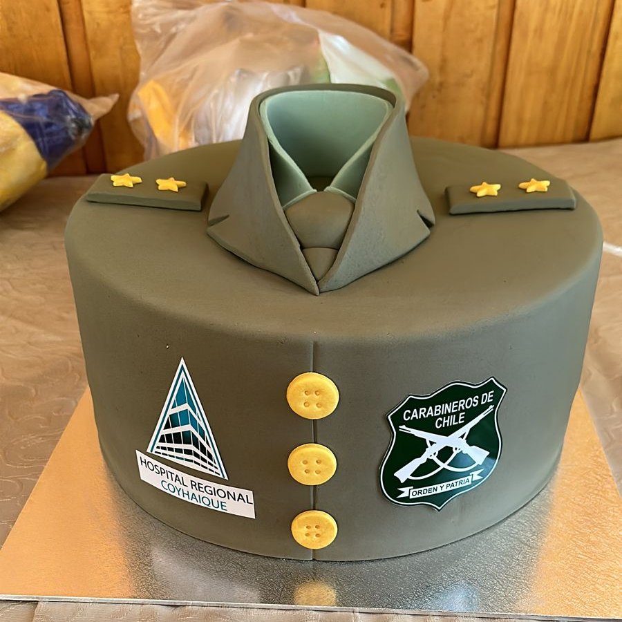 A través de un desayuno junto a Carabineros de dotación de la 1° Com., personal y Dirección del Hospital Regional de #Coyhaique, se hacen presente en la conmemoración del nonagésimo sexto aniversario Institucional
#Carabineros96Años
#CarabinerosDeTodos