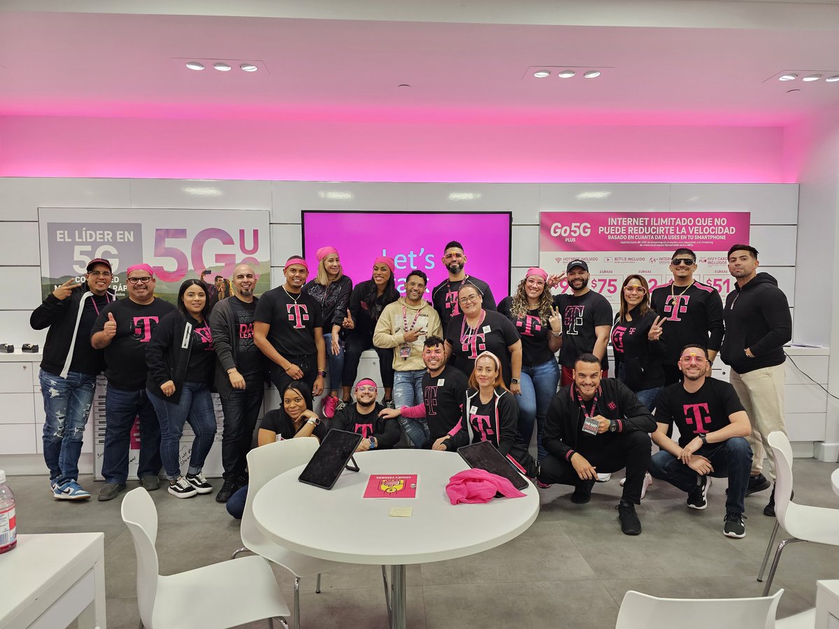 YaniraFlowers's tweet photo. "BE the BEST IN THE WORLD at connecting customers to their world" T-Mobile  #go5gplus #9449 #gigantes #changemakers #raisingthebar #tmobilepr #bestofthebest https://t.co/BQSRcWg1By