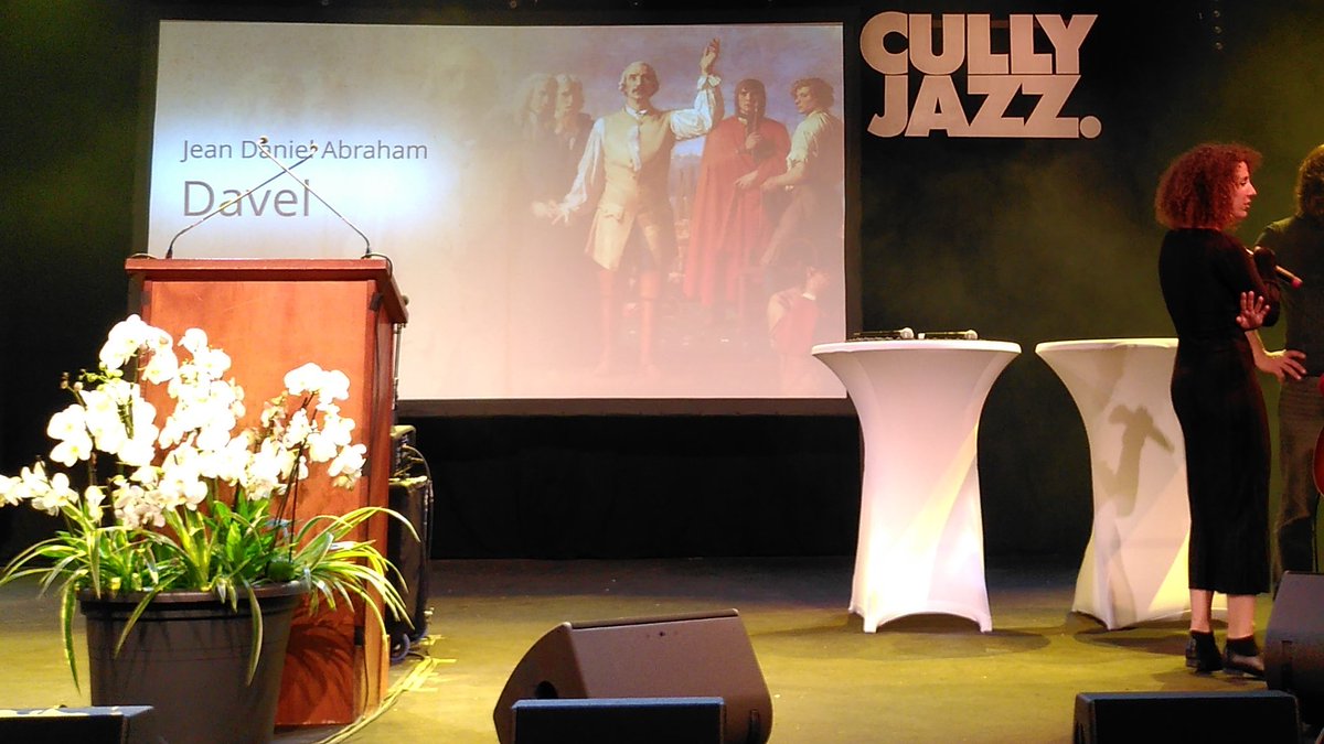 Celine_I_Weber's tweet image. Mélange des genres intéressants à Cully entre le Cully Jazz et la commémoration du tricentenaire de la mort du Major Davel 😉😂:
#MajorDavel #Cully